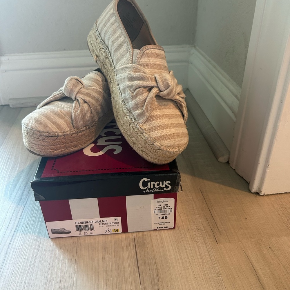 Circus by Sam Edelman size 7.5B Espadrilles tan and white